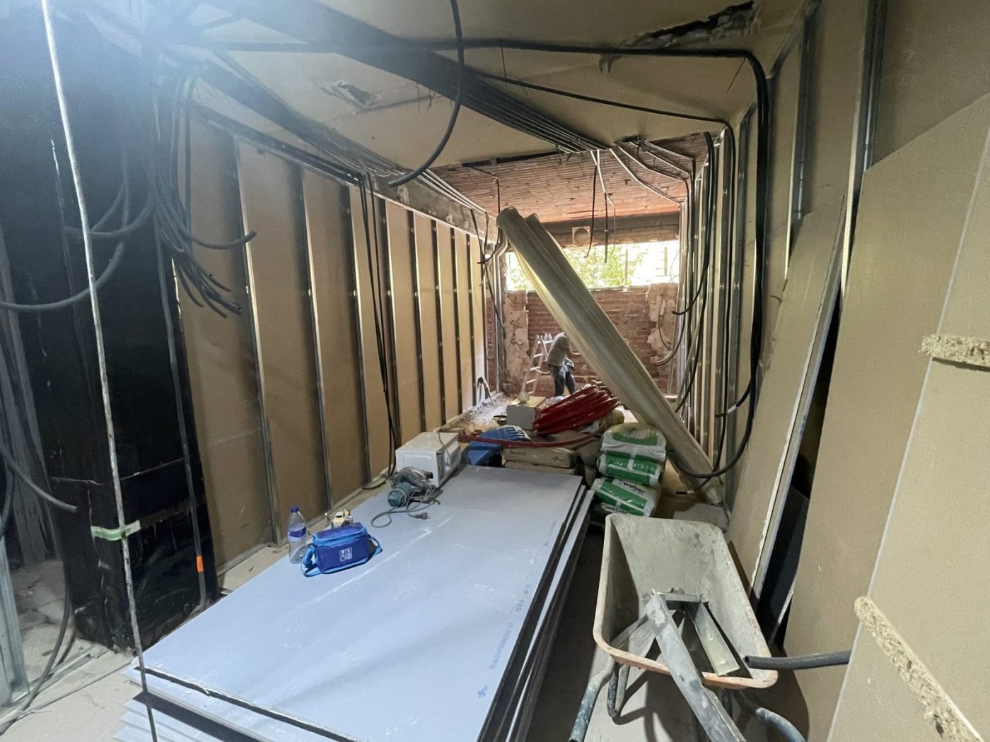 Durante: tabiquería e instalaciones